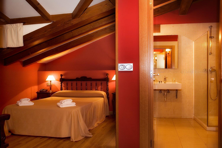 Bedroom 2, Hotel Plaza La Abadia, Asturias
