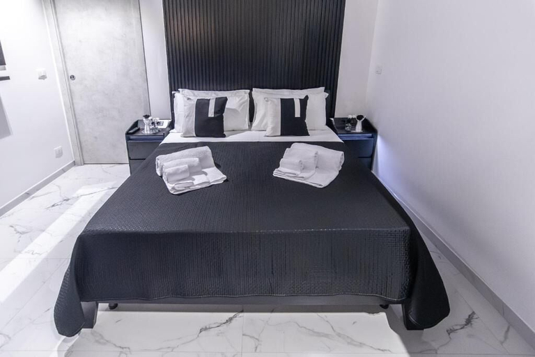 Room 5, Amour, Syracuse