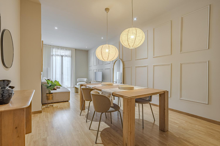 Others 5, Ola Living Consell De Cent, Barcelona