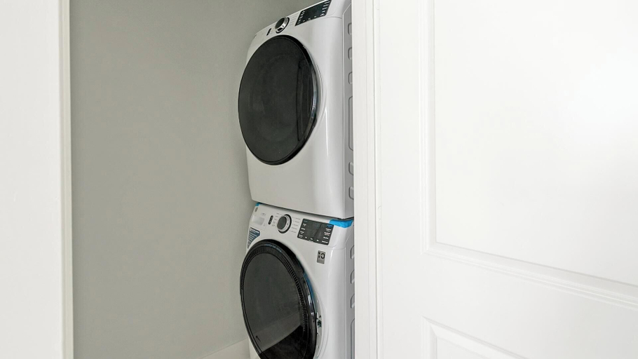 Laundry 2, Landing Furnished Apartments - Conroe, TX, Montgomery
