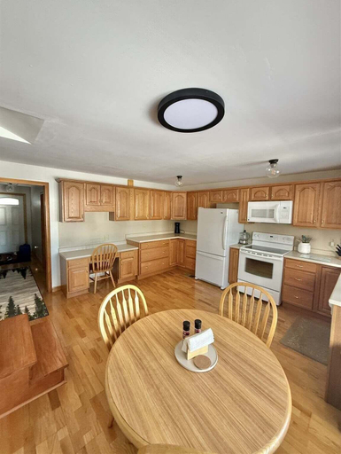 Private kitchen 2, Upta Camp Limit 8 3 Bedroom Cabin, Cumberland