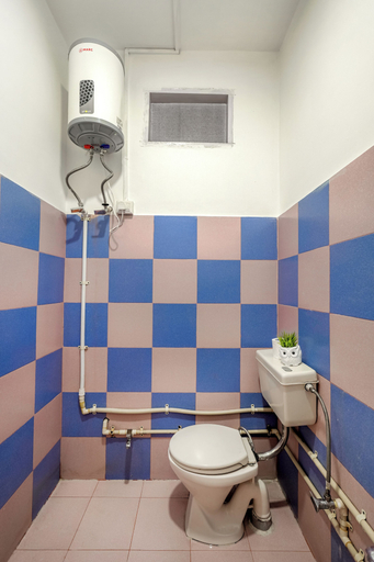 Bathroom 4, Bir Downtown, Kangra