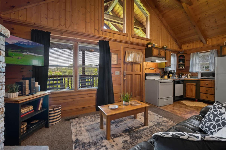 Room 2, Location Cute Studio Log Cabin Fireplace Hot Tub, Sevier