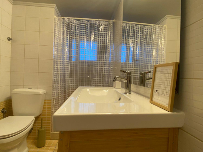 Bathroom, RYB Colour Apartment, West Greece