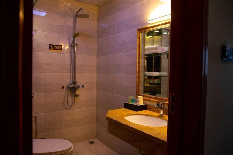Bathroom 5, Shenhe Hotel, Altay
