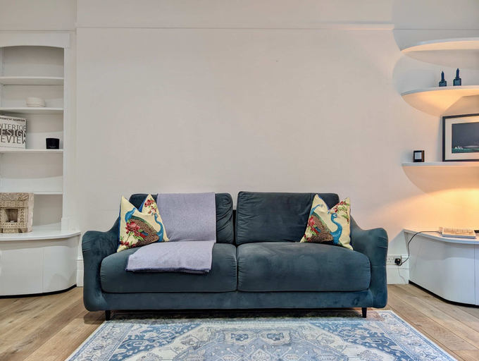 Room 2, Elegant 2-bed Flat in Shenfield, Essex