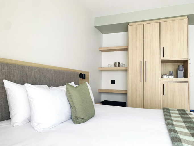 Bedroom 2, Blackbush Beach Resort, Queens