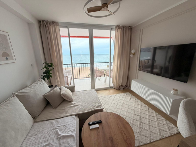 Living area 4, Beachfront Apartment with Sea View, Alicante