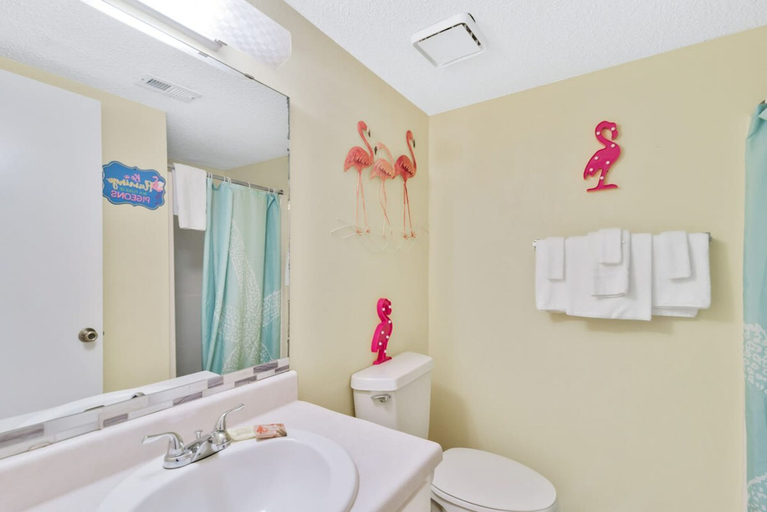 Room 2, Las Palmas 114- Pool BBQ Short Walk to Beach, Baldwin