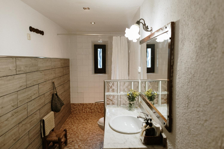 Bathroom 2, CAN LLOBET Espai Rural Slow, Barcelona