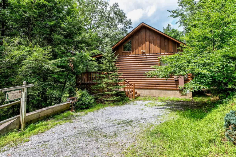 Room 2, Nice View Fireplace Hot Tub Porch Bed Private, Sevier