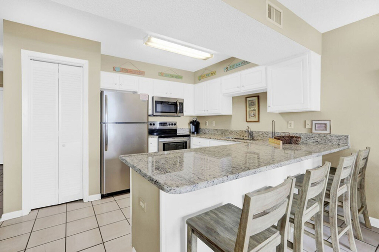 Room 2, Seaside Beach 5415- Beach Front Pools Sauna, Baldwin