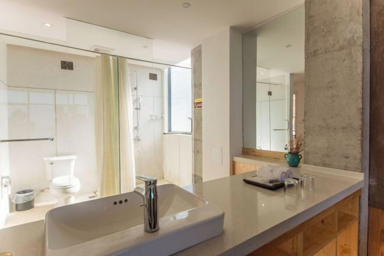 Bathroom 3, Hecha Kanyun Lake View Inn, Dali Bai