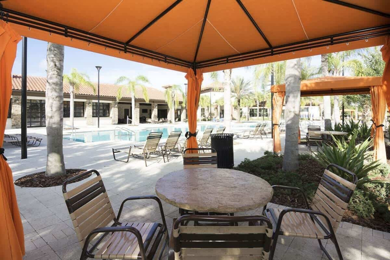 Property grounds 3, Chic Family Home, Mario Bros, Harry Potter & Pool, Polk