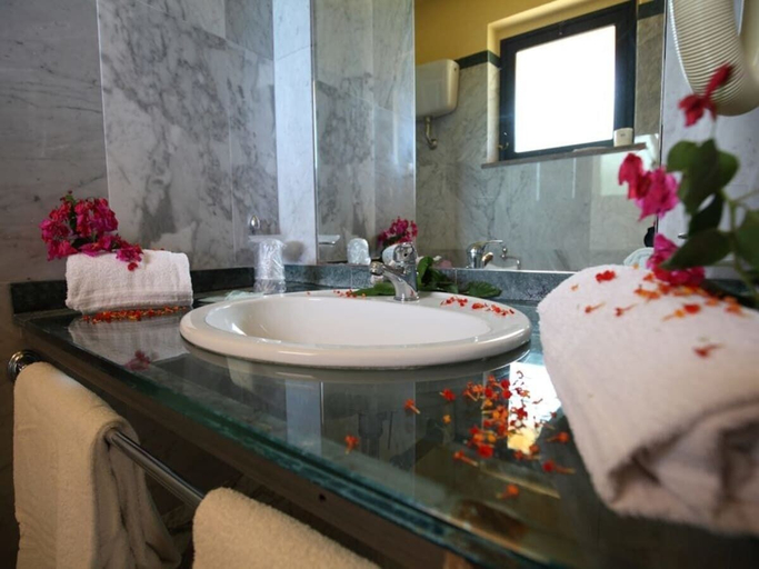 Bathroom 5, Marina del Marchese Resort, Catanzaro