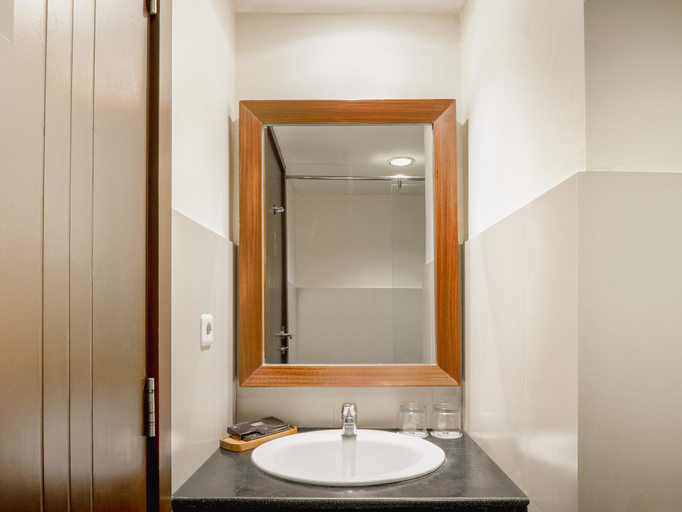 bathroom 4