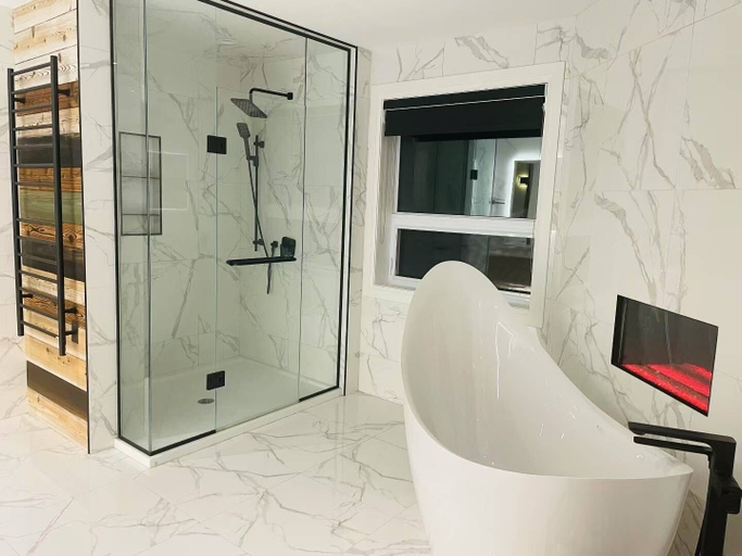 Bathroom 3, Superior Master Suite, Niagara