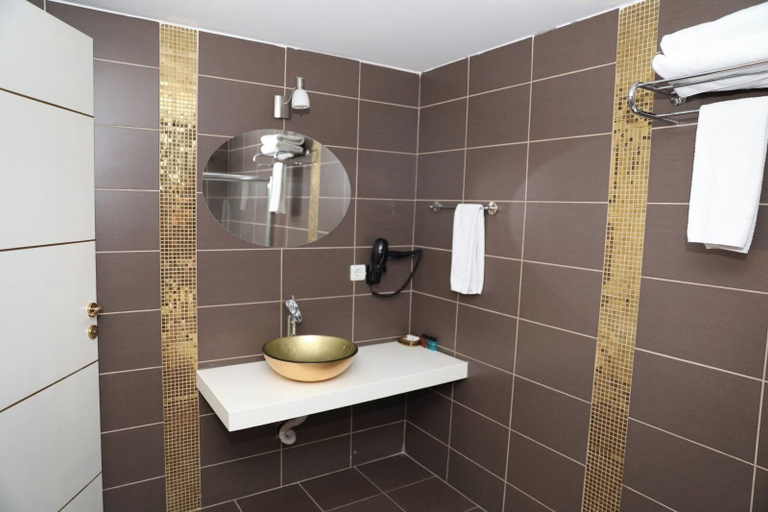 Bathroom 3, Grand Merpond Otel, Merzifon
