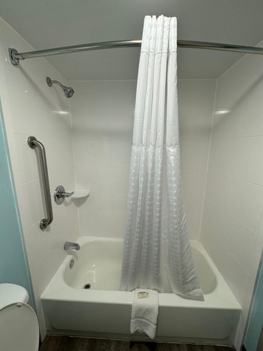 Bathroom 4, Days Inn by Wyndham Goldsboro, Wayne