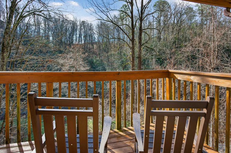 Room 5, Hot Tub Location Cozy Studio Log Cabin Fireplace, Sevier