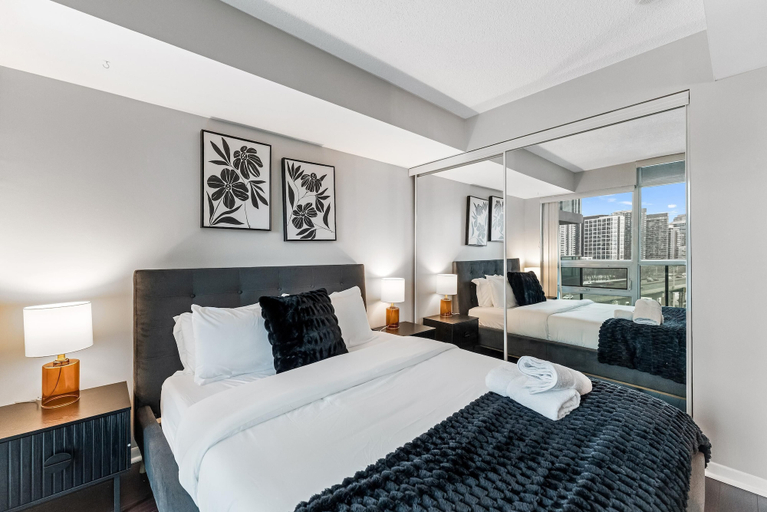 Room 4, Modern Waterfront Stay, Toronto