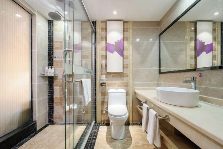 Bathroom 4, Lavande Hotel (Suining Heping West Road), Suining