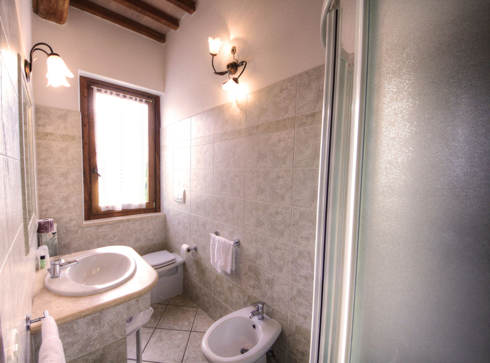 Bathroom 3, Pian di Cataverna, Grosseto