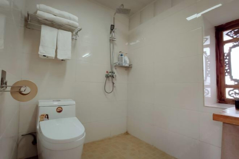 Bathroom 3, Shaxi Serenity Residence, Dali Bai
