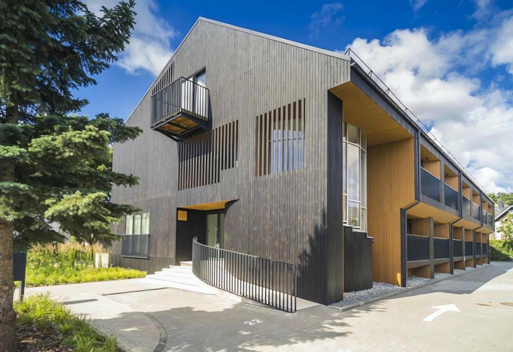Exterior & Views
