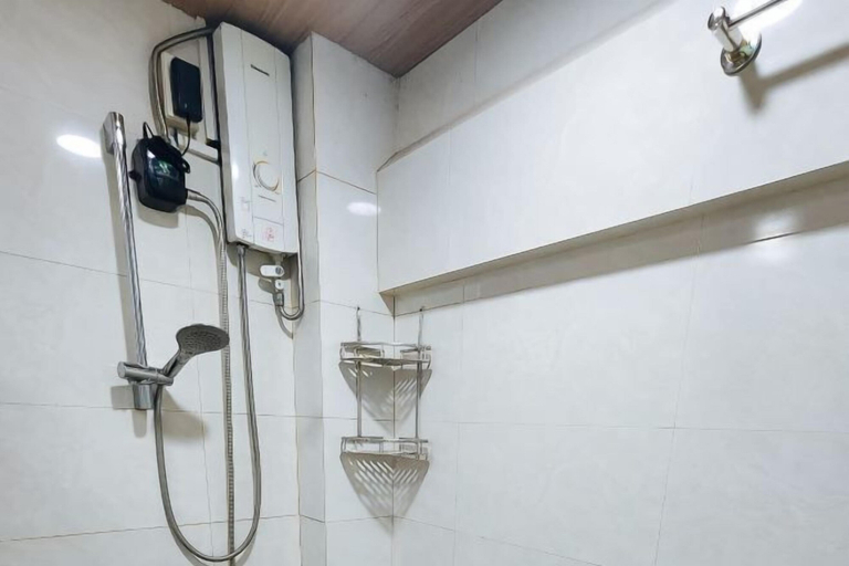 Bathroom 3, RedDoorz near Baguio Night Market, Baguio City