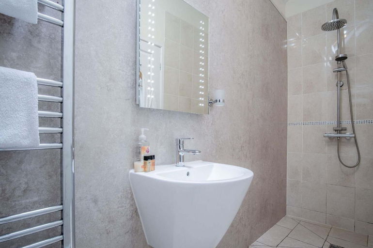 Bathroom, Gofan - 1 Bedroom - St Ishmael's, Pembrokeshire