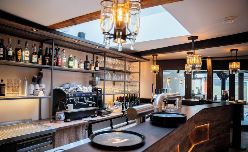 Bar (on property), Hotel Wolfsschlucht, Euskirchen