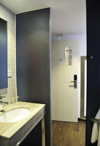 Bathroom 3, Quanzi Art Inn, Shenzhen