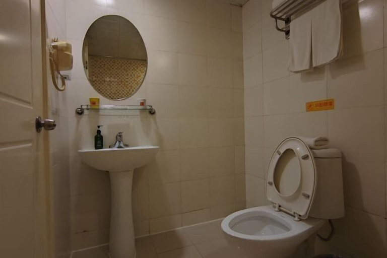 Bathroom 4, Homeinn Pebble Hotel (Linyi Yinan Government Plaza), Linyi