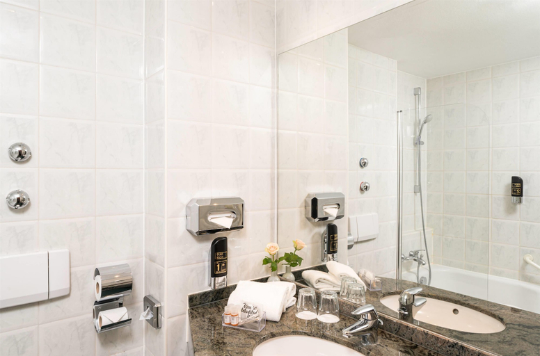 Bathroom 5, QU Hotel, Trademark Collection by Wyndham, Augsburg