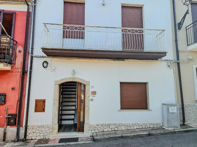 Property entrance, B&B Al 17, Avellino