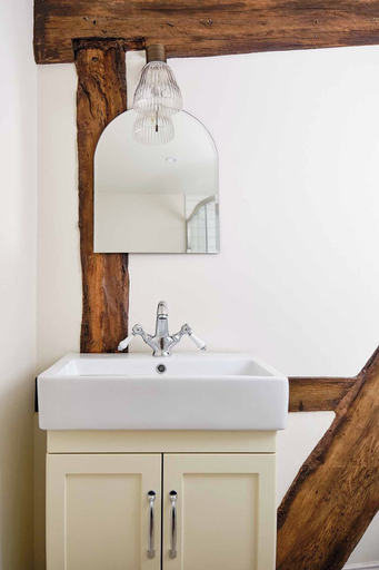 Bathroom 5, The Crown Inn, Herefordshire