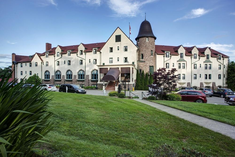 Exterior & Views