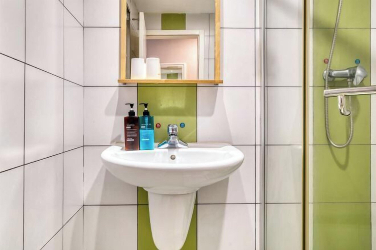 Bathroom 5, Aikesi Fashion Hotel (Suixi Real Leather World Shop), Wenzhou