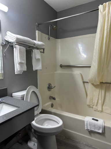 Bathroom 4, Americas Best Value Inn Fargo, Cass