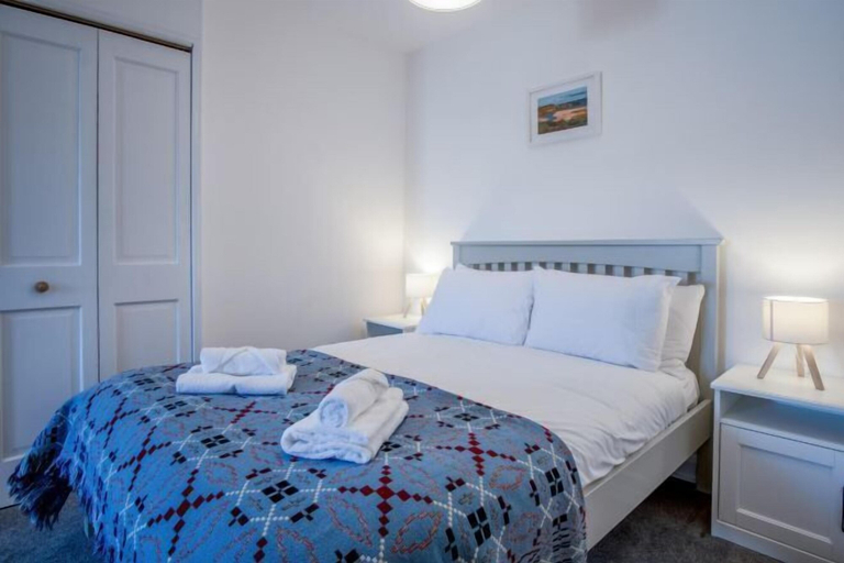 Room 5, Nottage Road - 3 Bedroom Holiday Home - Mumbles, Swansea