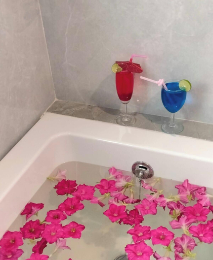 Bathroom 4, HOTEL ABHIJIT, Haora