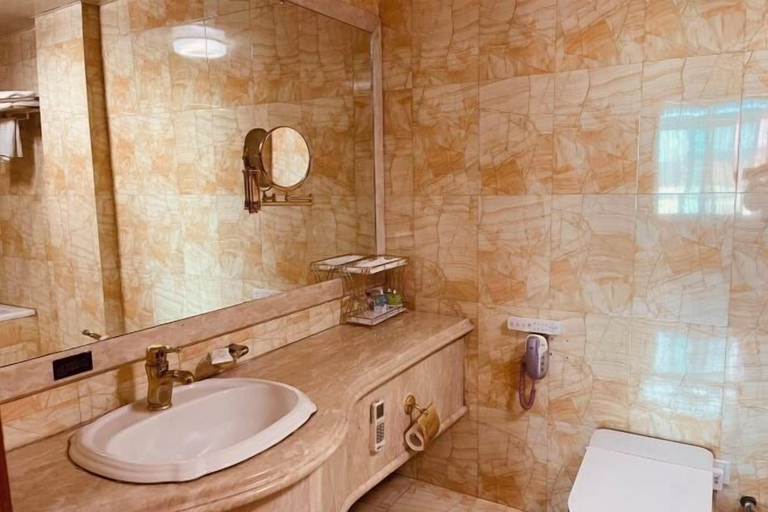 Bathroom 3, Dongtai Dashijie Hotel, Dandong