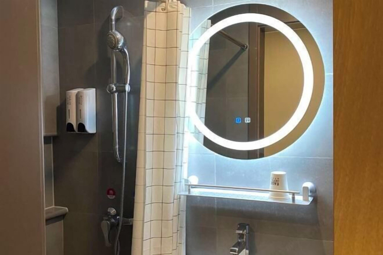 Bathroom 3, Beijing Bo'an Chain Hotel (Sanlihe Children's Hospital), Beijing