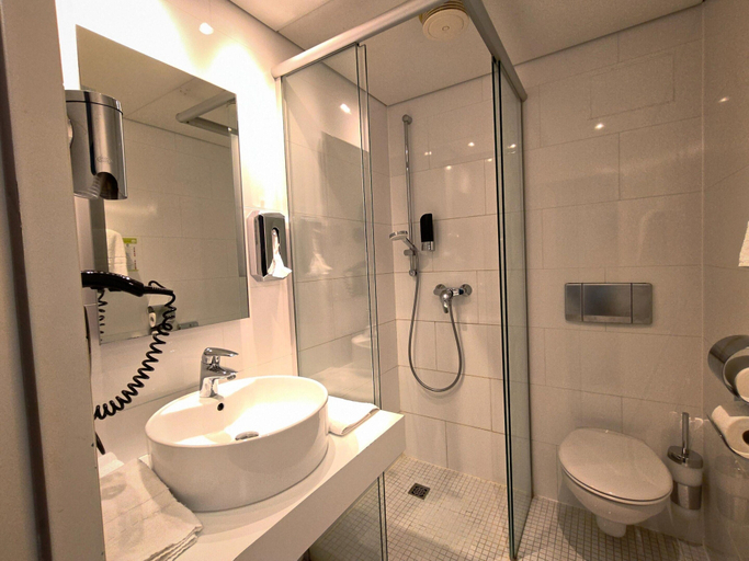 Bathroom 5, Koblenz Valley Hotel by Belvilla Double Room, Mayen-Koblenz