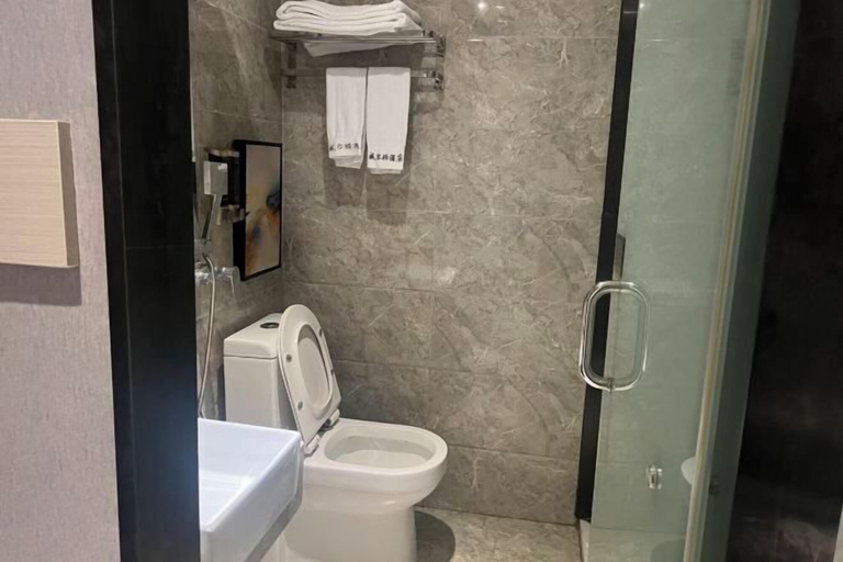 Bathroom 3, Wei'erdun Hotel (Shenzhen Bao'an Lingzhi Metro Station), Shenzhen