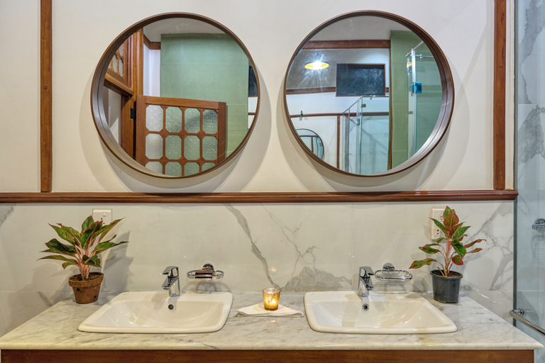 Bathroom 3, The Manor, Thimbirigasyaya