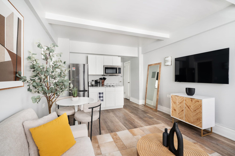 Room 5, 73-406 New 1BR 1bth UWS Doorman Gym, New York