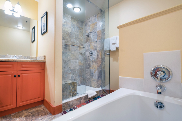 Bathroom, Bear Creek Lodge 308b 1 Bedroom Hotel Room, San Miguel