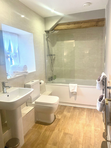 Bathroom, The King's Head, Cumbria